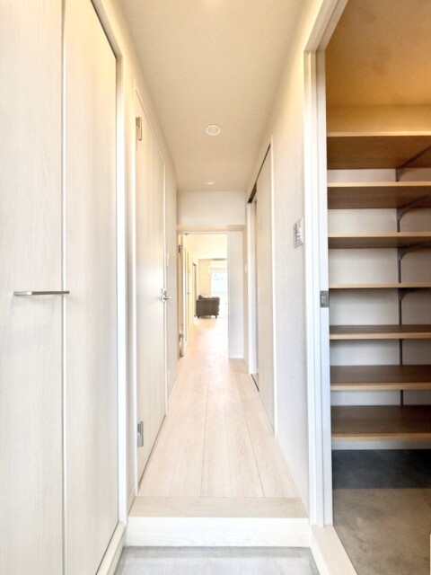 メゾンドール代々木 玄関