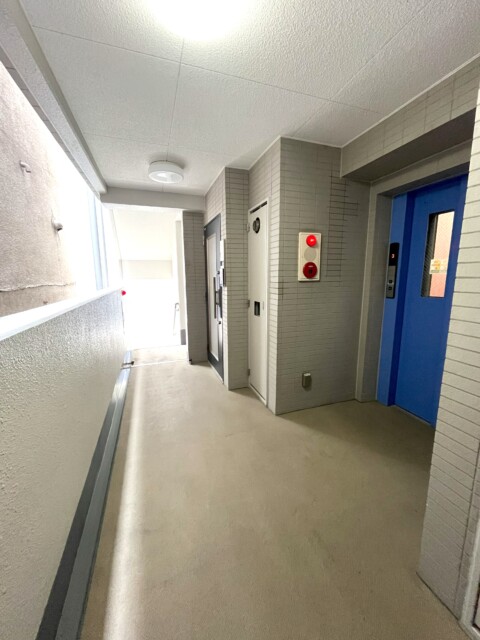 入谷アムフラット 玄関廊下