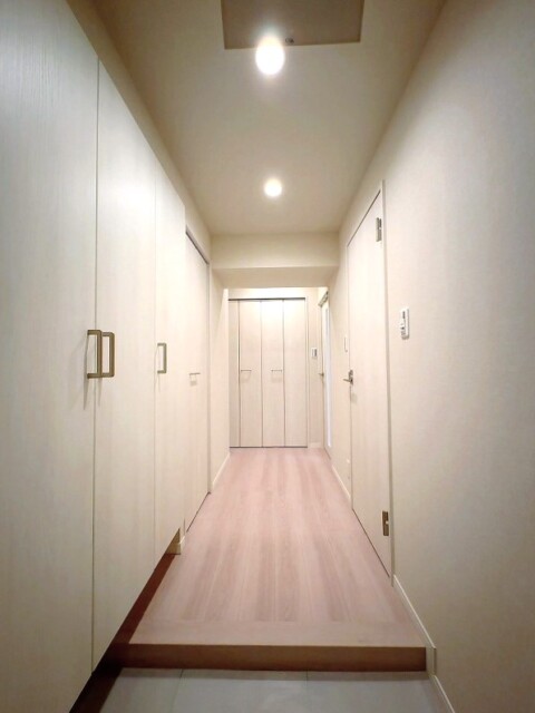 秀和幡ケ谷レジデンス 玄関廊下