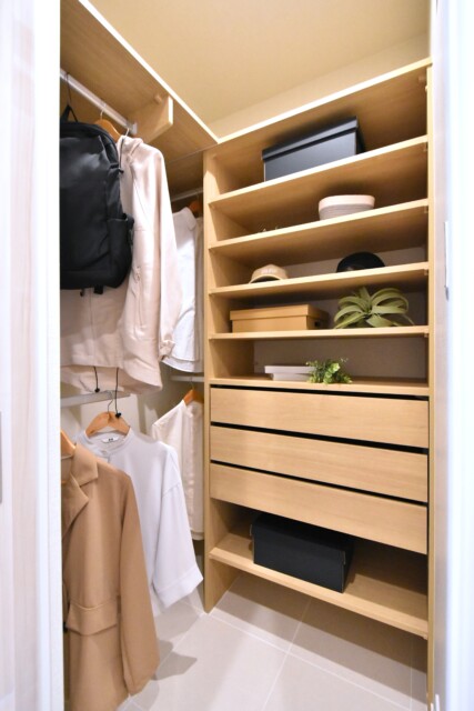 ザ・クレストタワー 廊下収納