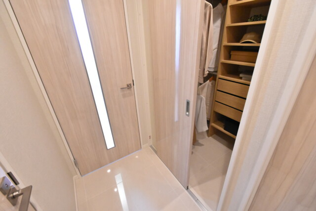 ザ・クレストタワー 廊下収納