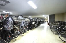 ザ・クレストタワー 駐輪場