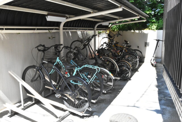 日神パレステージ駒場 駐輪場